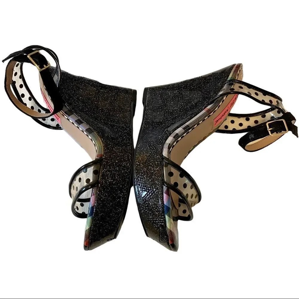 Betsey Johnson Glittery Black Polka Dot & Clear Acrylic Wedge Sandal in Sz 6.5